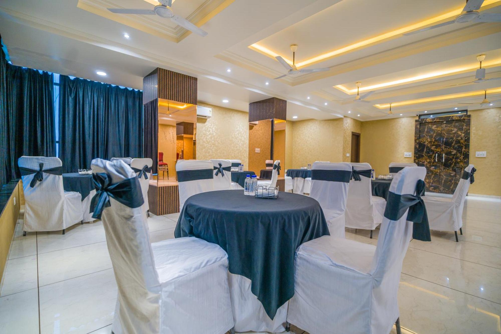 Hotel Kanha Shree By Cosmos Green Indore Buitenkant foto
